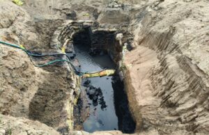 गुमगरा कला और अमेरा घुँनघुट्टा नदी किनारे अवैध खड्डा खोदकर निकाला जा रहा कोयला बाइक के माध्यम से की जा रही कोयला तस्करी