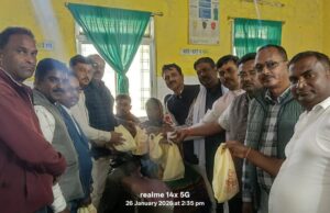 सरगुजा सांसद चिंतामणि महाराज का गणतंत्र दिवस के अवसर पर कुसमी हाई स्कूल मैदान में कुसमी अस्पताल एवं छात्रावास में जाकर सामरी विधायक उदेश्वरी पैकरा सहित कार्यकर्ताओं द्वारा मनाया गया जन्मदिवस ।