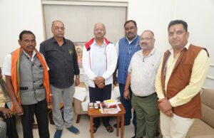 सांसद से मिले व्यापारी संघ दिये नए साल की बधाई