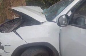 नए साल की खुशियां मनाने निकले पांच दोस्त, सड़क दुर्घटना में दो की मौत, तीन गंभीर रूप से घायल