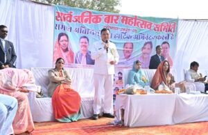 सार्वजनिक बार महोत्सव के शुभारंभ अवसर पर श्रीमती कौशल्या साय और कैबिनेट मंत्री श्री लखन लाल देवांगन हुए शामिल