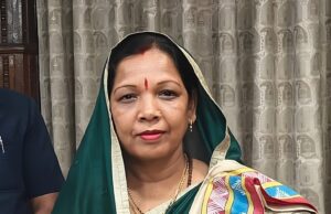 श्रीमती कौशल्या साय कल माता राजमोहिनी देवी के गांव गोविंदपुर में