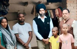 केरल मॉब लींचिंग में मृत राम नारायण बघेल परिवार से भेंट कर चितरंजय ने व्यक्त की संवेदना..