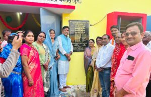 धमतरी विधायक ओंकार साहू ने कुरमातरई में आंगनबाड़ी भवन व रंगमंच का लोकार्पण, टीना शेड निर्माण का किया भूमिपूजन