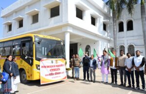 कलेक्टर ने नेशनल रोवर-रेंजर जम्बूरी के लिए जिले के दल को हरी झण्डी दिखाकर किया रवाना