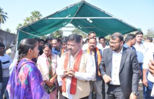 सुकमा में विकास की ऐतिहासिक हुंकार डिप्टी सीएम विजय शर्मा का बड़ा ऐलान—हिंसा छोड़ें, गाँव को ‘नक्सल मुक्त’ बनाएं और पाएं 1 करोड़ का विकास फंड