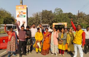 युक्तिकरण प्रताड़ित शिक्षकों ने जीवन जीने के मौलिक अधिकार का हनन होने से और परिवार की बिगड़ी माली स्थिति को मद्देनजर रखते हुए मांगी मुख्यमंत्री जनदर्शन कार्यक्रम में इच्छा मृत्यु की अनुमति