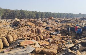 खरीदी केंद्र में सड़ गया करोड़ों का धान