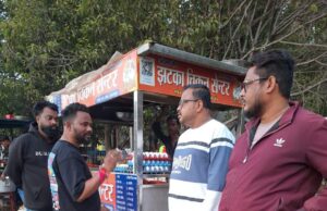 गंदगी फैलाने वाले ठेला संचालकों पर ठोंका जुर्माना, शहीद पार्क के सामने ठेले वालों पर सख्त कार्रवाई