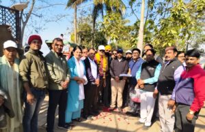 मुंबई महानगरपालिका (बीएमसी) चुनाव में एनडीए की ऐतिहासिक जीत, दलपत सागर, नगर निगम में महापौर संजय पाण्डे को कार्यकर्ताओं ने दी बधाई