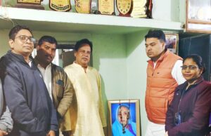 चितरंजय ने माता श्री प्रेम कुंवर के वार्षिक श्राद्ध पर दृष्टिबाधित विद्यालय में कराया भोज….