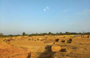 समूहों के नाम पर संचालित ईट भट्टे पर भी अवैध कोयले का उपयोग, प्रशासन बेखबर