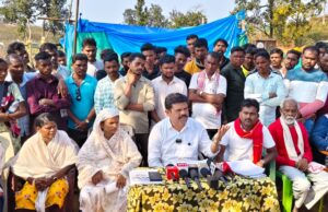 गरीबों के घर तोड़ो, ठेकेदार को जमीन दो, यही डबल इंजन नीति: विक्रम मंडावी