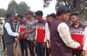 गुरमा (ठेंगरीमार) में ग्रामीण स्तरीय क्रिकेट का महाकुंभ,फाइनल मुकाबले में दुर्गापुर ने मारी बाज़ी, मुख्यतिथि टिकेश्वर राठिया नें टॉस कर की मैंच प्रारम्भ