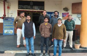 सब्जी विक्रेता से मारपीट एवं दुकान मे तोड़फोड़ कर नगदी रकम ले जाने के मामले मे 03 आरोपी गिरफ्तार।