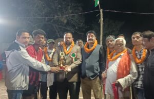 बांकीमोंगरा में रात्रिकालीन कबड्डी प्रतियोगिता में शामिल हुए विकास झा, दिया प्रथम पुरस्कार