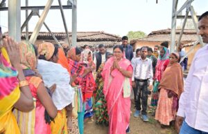 सामरी विधायक श्रीमती उद्देश्वरी पैकरा का कुसमी विकासखंड में एकदिवसीय दौरा, ग्रामीणों से की सीधी भेंट-मुलाकात