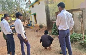 हात्मा स्कूल में छात्रों का अनूठा “दृष्टि प्रयोग”: दो आँखों का विज्ञान समझाया