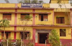 अपने रिटायरमेंट से एक दिन पहले प्राचार्य ने महिला भृत्य की नौकरी से किया खिलवाड़