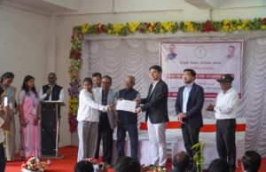 बस्तर कलेक्टर ने किया ग्राम घाटलोहंगा के विद्यालय का औचक निरीक्षण