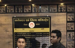 शिक्षक खगेंद्र पाढ़ी को कलेक्टर ने दिया एजुकेशन हीरो का खिताब