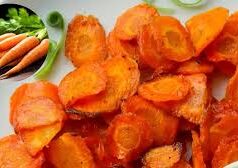 आलू के चिप्स से दूरी बना रहे हैं? तो ट्राय करें घर पर बने हेल्दी और टेस्टी गाजर चिप्स