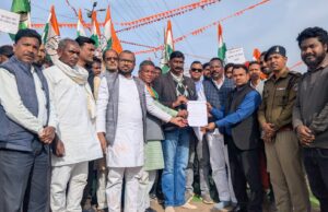 धान खरीदी में अव्यवस्थाओं के खिलाफ कांग्रेस का चक्काजाम, किसानों के समर्थन में उतरी ब्लॉक कांग्रेस कुसमी