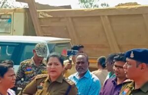 अंडरपास की मांग को लेकर ग्रामीणों ने रोका एनएच-45 का निर्माण कार्य, धरने पर बैठे सैकड़ों लोग