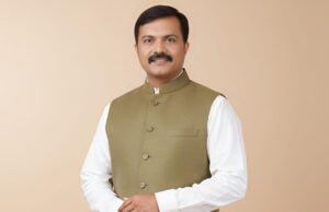 कांग्रेस हमेशा दोहरे चरित्र की नीति अपनाती है – मखमूर