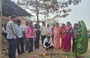 सीसी रोड़ निर्माण व आंगनबाड़ी मरम्मत कार्य का हुआ भूमिपूजन क्षेत्र के जनप्रतिनिधि हुए शामिल, स्थानीय विधायक का जताया आभार