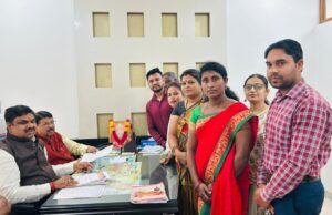 स्वामी आत्मानंद संविदा शिक्षक संघ ने शिक्षा मंत्री से की मुलाकात