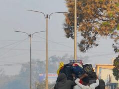 महोत्सव की चमक, सड़कों पर खतरा: चित्रकोट जाते धरमपुरा मार्ग पर ओवरलोडिंग से ट्रैफिक व्यवस्था बेनकाब