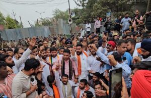 भाजयुमो ने किया कांग्रेस कार्यालय राजीव भवन का घेराव