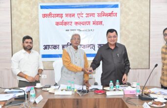 विष्णुदेव सरकार का श्रमिकों को तोहफा, श्रम मंत्री श्री लखन लाल देवांगन और बीओसी अध्यक्ष श्री रामप्रताप सिंह ने बटन दबाकर 9328 श्रमिकों के खाते में 18.23 करोड़ की राशि की अंतरित