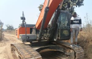 अवैध रेत उत्खनन पर प्रशासन की कार्रवाई, दो चैन माउंटेन मशीन जब्त