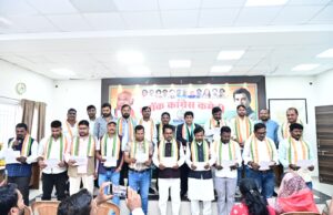 कांग्रेस के नवनियुक्त पदाधिकारियों का भव्य शपथ ग्रहण, डॉ. डहरिया ने फूंका चुनावी बिगुल