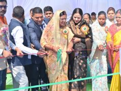 मुख्य अतिथि सामरी विधायक श्रीमती उदेश्वरी पैकरा द्वारा शासकीय बालक उच्चतर माध्यमिक विद्यालय शंकरगढ़ में रेसलिंग मैट (कुश्ती गद्दा) का शुभारंभ किया गया