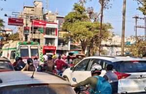 वीआईपी मूवमेंट के कारण हटा दिए गए ट्रैफिक सिग्नल्स!