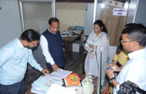 कलेक्टर पहुंचे मंदिरहसौद नगर पालिका कार्यालय, लिया साफ-सफाई का जायजा