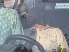 सड़क पर पसरा रहा सन्नाटा, कार में मिला युवक का शव