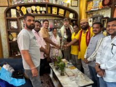 कांग्रेस नेता श्री त्रिलोक श्रीवास से हाई कोर्ट बार एसोसिएशन की उपाध्यक्ष श्रीमती मांडवी भारद्वाज ने किया भेंट