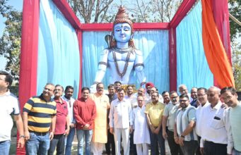 18 फीट ऊंचे शिव प्रतिमा का उद्योग मंत्री श्री लखन लाल देवांगन ने पूजन अर्चना कर किया अनावरण, विभिन्न धार्मिक अनुष्ठानों में हुए सम्मिलित