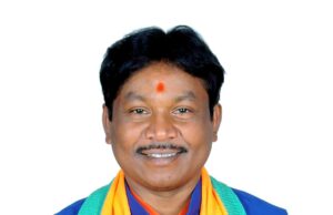 बस्तर के युवाओं को गुमराह करने की साजिश बर्दाश्त नहीं: माओवादी हिडमा नहीं, अमर शहीद गुंडाधुर हैं आदिवासियों के असली रोल मॉडल – सांसद महेश कश्यप