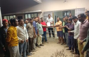 कोमाखान: भास्कर राव पादरे पर आरोपियों को संरक्षण देने का आरोप, ग्रामीणों ने की पुलिस से शिकायत