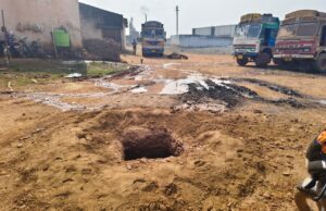 राइस मिलर ने हथियाई सरकारी जमीन और सड़क, सरपंच ने दिखाए कड़े तेवर