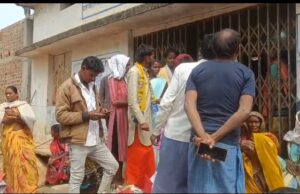 राशन वितरण नहीं होने से आक्रोशित ग्रामीणों ने उचित मूल्य दुकान में जड़ा ताला, दुकान संचालक के खिलाफ ग्रामीणों में आक्रोश शासन प्रशासन से राशन की मांग