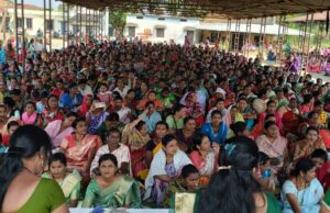 आंगनबाड़ी कार्यकर्ता, सहायिकाएं हड़ताल पर