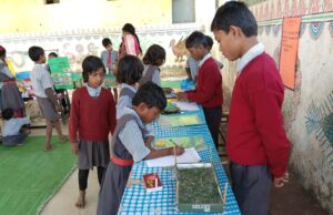 शासकीय प्राथमिक शाला कुंवरपुर में ‘मापन मेले’ का भव्य आयोजन: बच्चों ने खेल-खेल में सीखी गणित की बारीकियां।