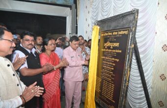उद्योग मंत्री श्री देवांगन ने कन्नौजिया राठौर समाज क़े 25 लाख क़े भवन का लोकार्पण और तैलिक विकास समिति क़े 20 लाख क़े भवन की रखी आधारशिला