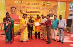 श्री बजरंग भजन मंडली द्वारा शानदार भजन प्रस्तुत किया गया